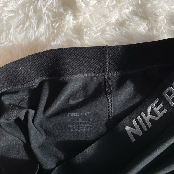 LIKE NEW Nike Pro Spandex Shorts - Picture 4 of 4